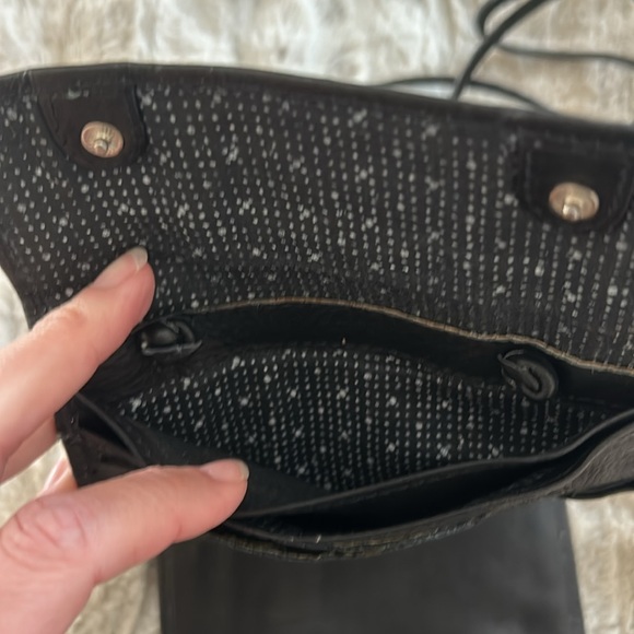 Kenneth Cole Black Leather Crossbody Wallet - Picture 6 of 9